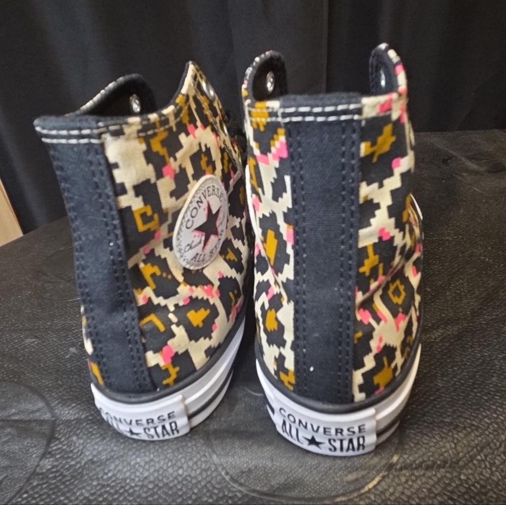 Converse Pixalated Leopard Print Girls High Top Chuck Taylors Size 5 - Picture 3 of 4